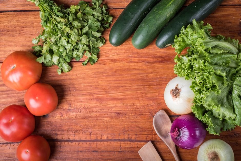 Fresh vegetables on a table representing heart-healthy eating and cholesterol numbers for men
